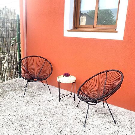 A Casa Vermella Con Jardin A 10 Minutos De Santiago De Compostela Διαμέρισμα Ortono Εξωτερικό φωτογραφία