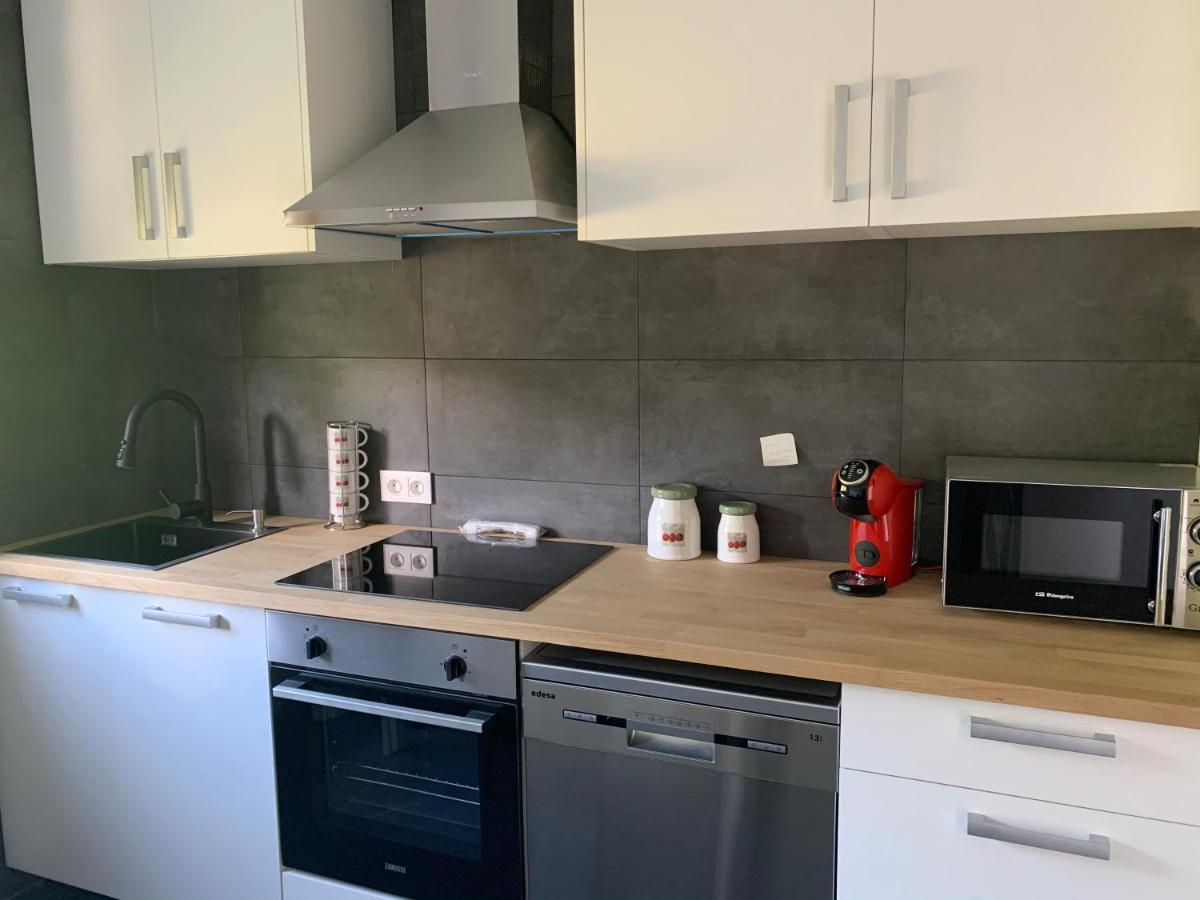 A Casa Vermella Con Jardin A 10 Minutos De Santiago De Compostela Διαμέρισμα Ortono Εξωτερικό φωτογραφία