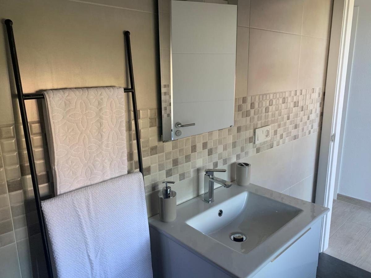 A Casa Vermella Con Jardin A 10 Minutos De Santiago De Compostela Διαμέρισμα Ortono Εξωτερικό φωτογραφία