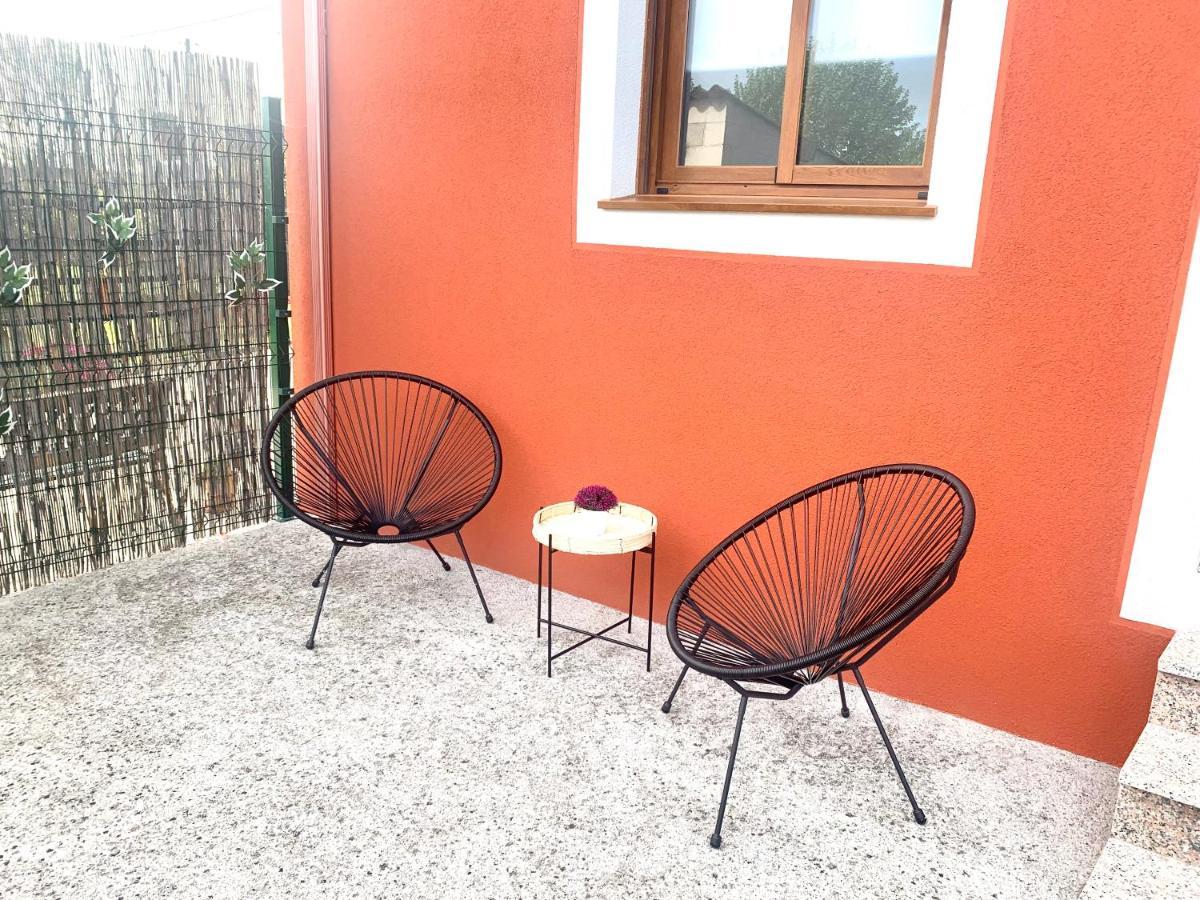 A Casa Vermella Con Jardin A 10 Minutos De Santiago De Compostela Διαμέρισμα Ortono Εξωτερικό φωτογραφία